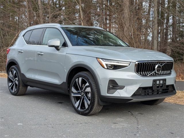 2025 Volvo XC40 Plus Bright Theme