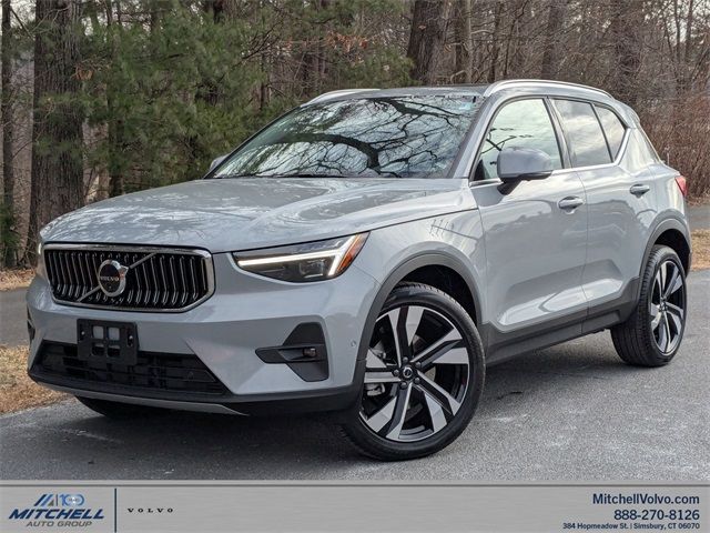 2025 Volvo XC40 Plus Bright Theme