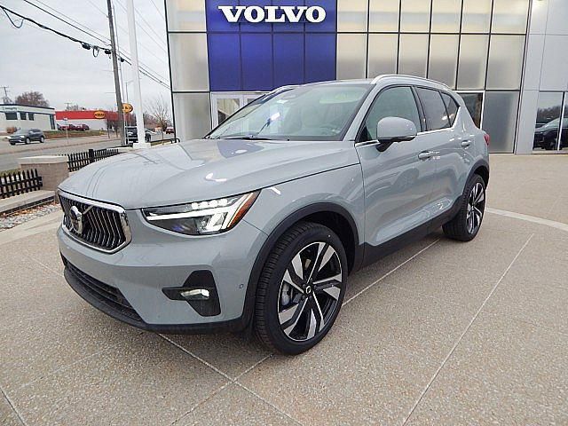 2025 Volvo XC40 Plus Bright Theme