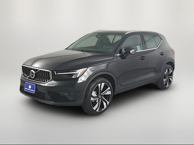 2025 Volvo XC40 Plus Bright Theme