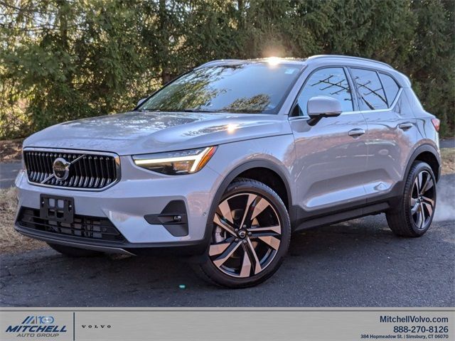 2025 Volvo XC40 Plus Bright Theme