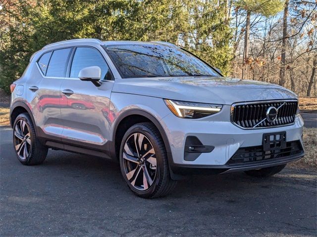 2025 Volvo XC40 Plus Bright Theme