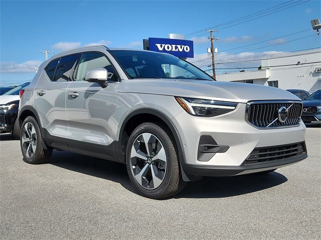 2025 Volvo XC40 Plus Bright Theme