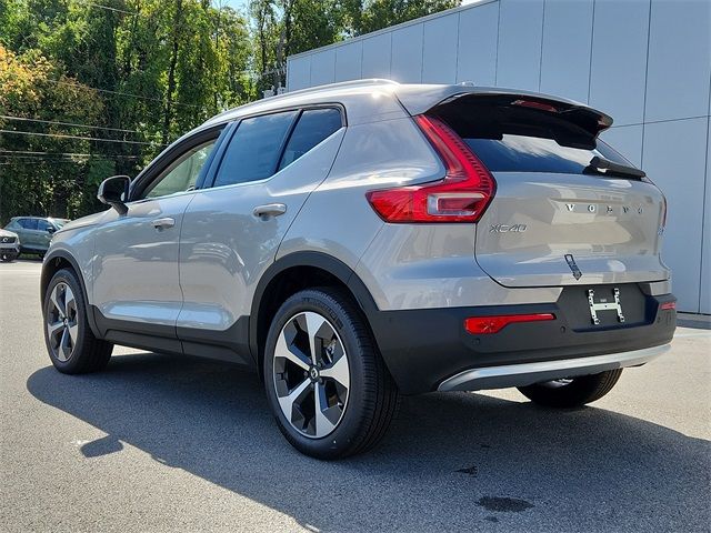 2025 Volvo XC40 Plus Bright Theme