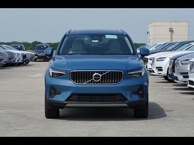 2025 Volvo XC40 Plus Bright Theme