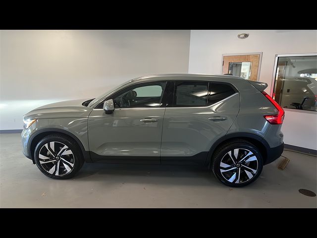 2025 Volvo XC40 Plus Bright Theme