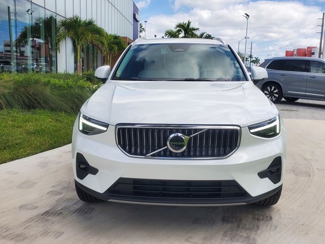 2025 Volvo XC40 Plus Bright Theme