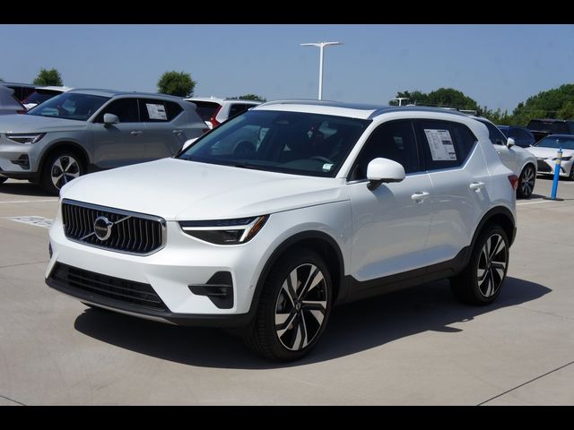 2025 Volvo XC40 Plus Bright Theme