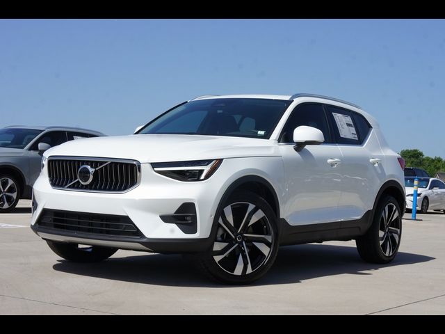 2025 Volvo XC40 Plus Bright Theme