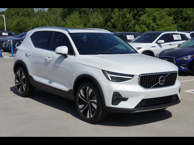 2025 Volvo XC40 Plus Bright Theme