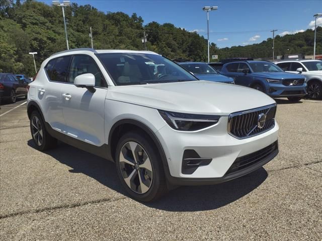 2025 Volvo XC40 Plus Bright Theme