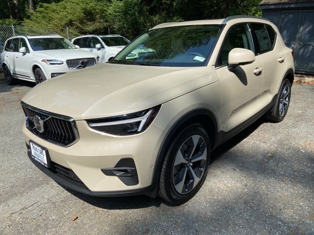 2025 Volvo XC40 Plus Bright Theme