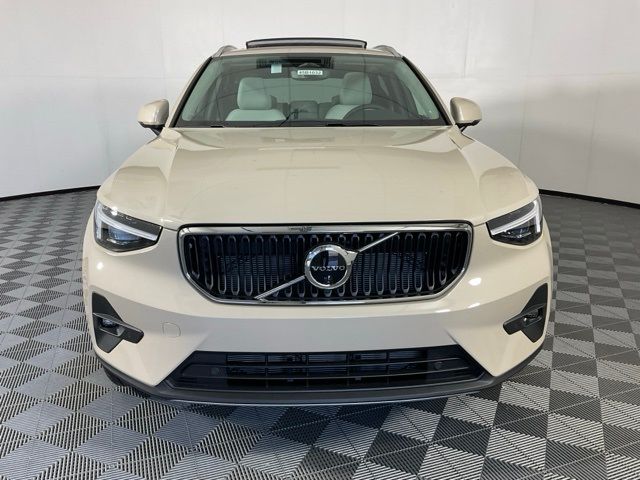 2025 Volvo XC40 Plus Bright Theme