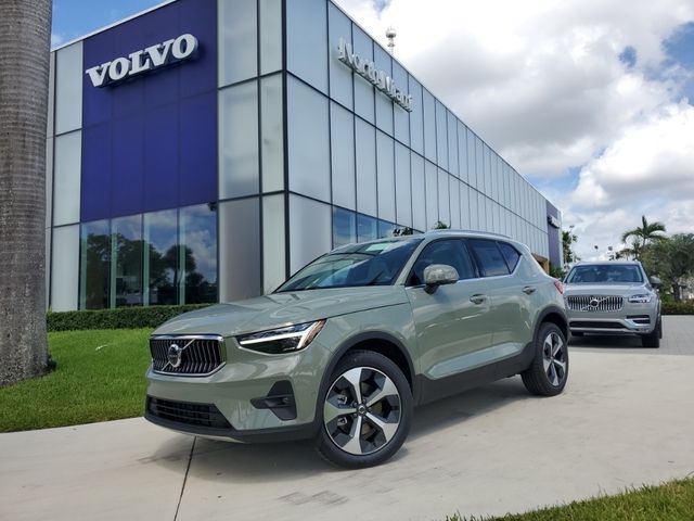 2025 Volvo XC40 Plus Bright Theme