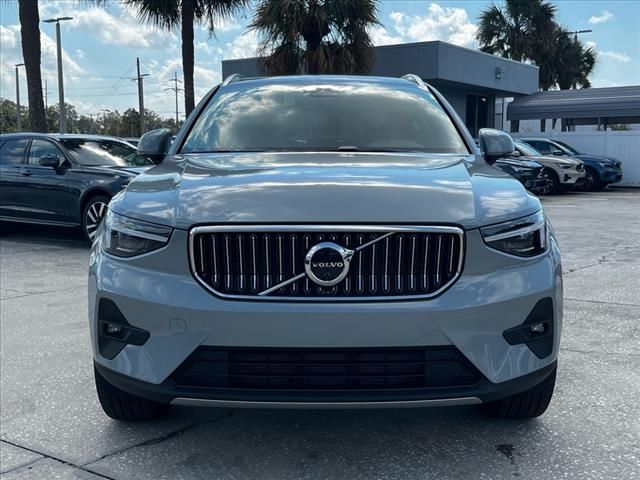 2025 Volvo XC40 Plus Bright Theme