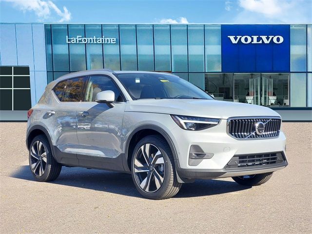 2025 Volvo XC40 Plus Bright Theme