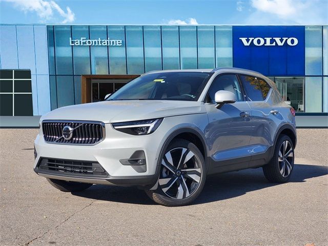 2025 Volvo XC40 Plus Bright Theme