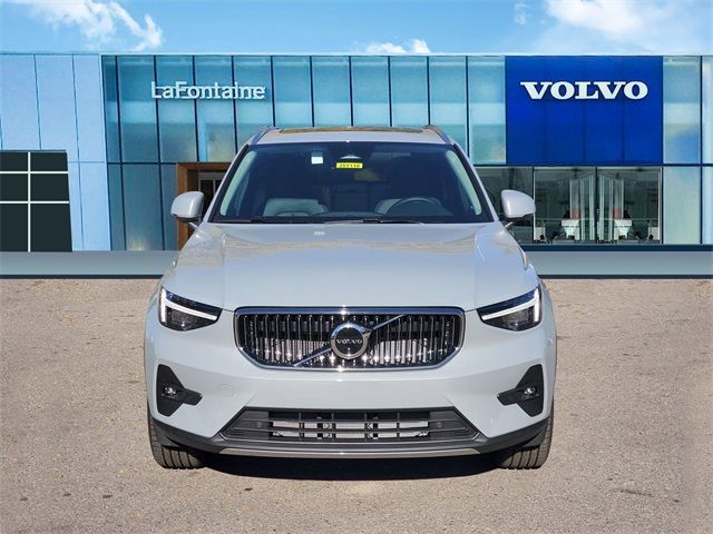 2025 Volvo XC40 Plus Bright Theme