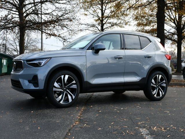 2025 Volvo XC40 Plus Bright Theme