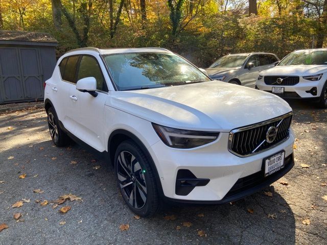 2025 Volvo XC40 Plus Bright Theme