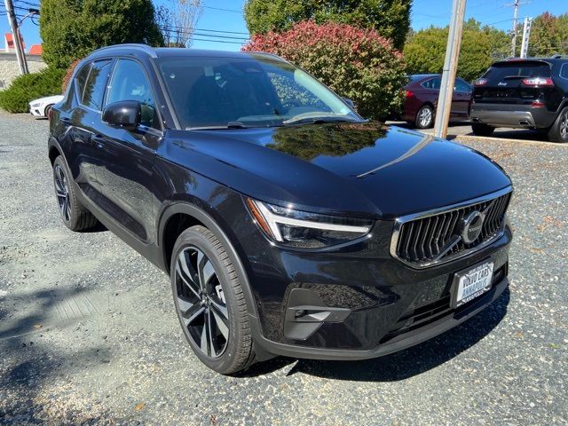 2025 Volvo XC40 Plus Bright Theme