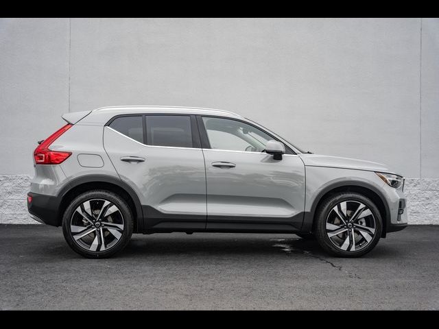 2025 Volvo XC40 Plus Bright Theme