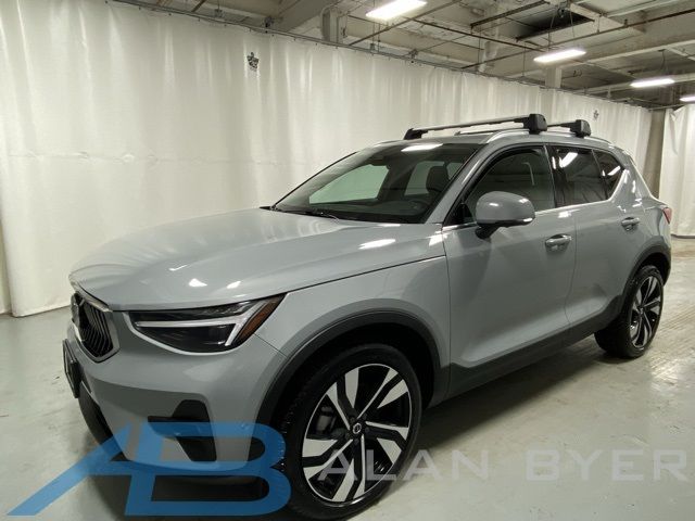 2025 Volvo XC40 Plus Bright Theme