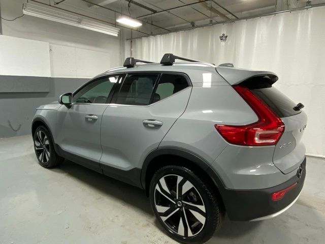 2025 Volvo XC40 Plus Bright Theme