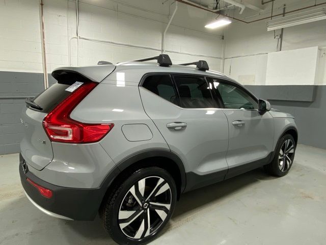 2025 Volvo XC40 Plus Bright Theme