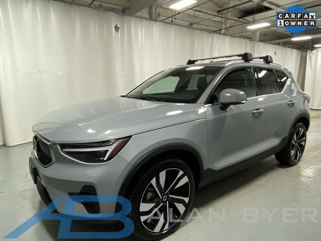 2025 Volvo XC40 Plus Bright Theme