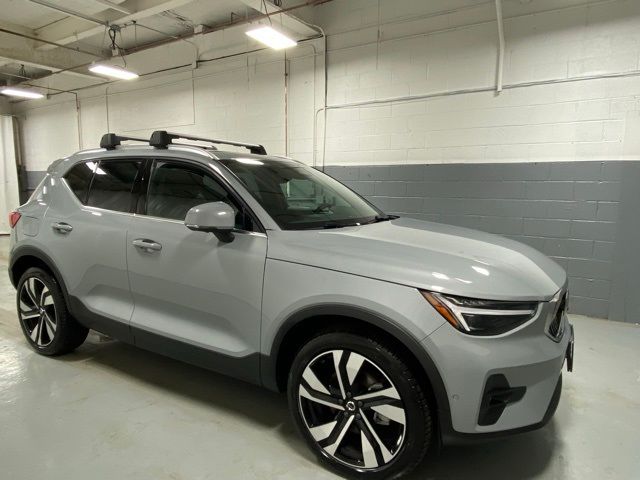 2025 Volvo XC40 Plus Bright Theme