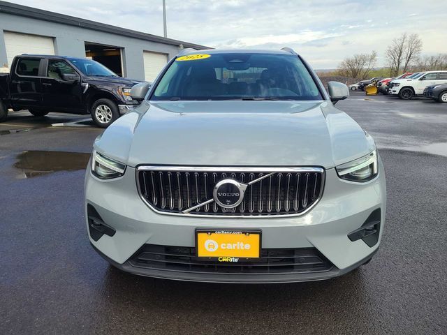2025 Volvo XC40 Plus Bright Theme