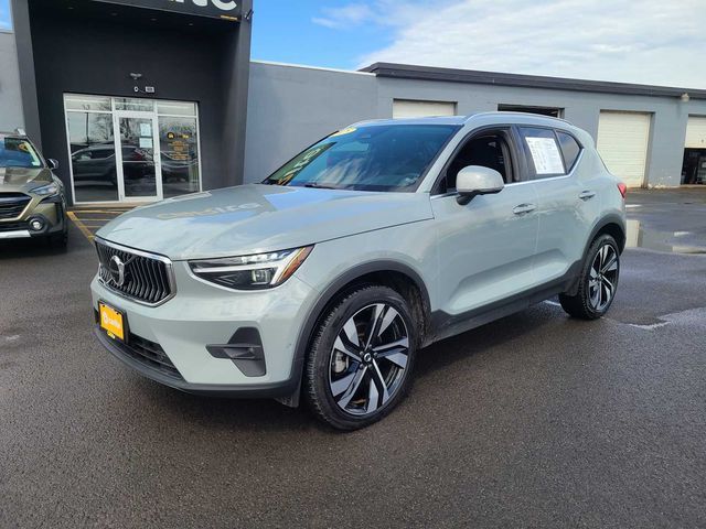 2025 Volvo XC40 Plus Bright Theme