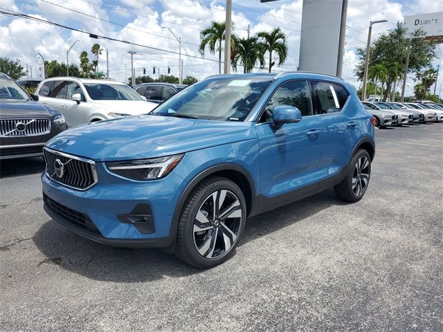 2025 Volvo XC40 Plus Bright Theme