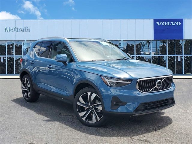 2025 Volvo XC40 Plus Bright Theme