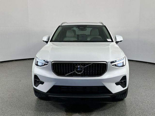 2025 Volvo XC40 Plus Bright Theme