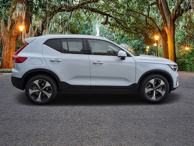 2025 Volvo XC40 Plus Bright Theme