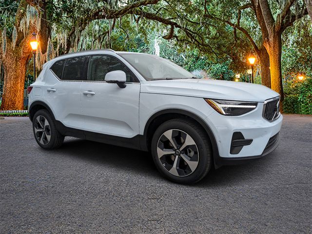 2025 Volvo XC40 Plus Bright Theme