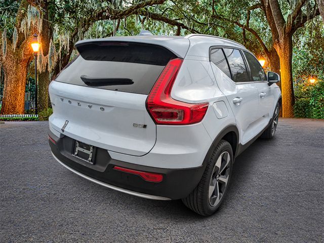 2025 Volvo XC40 Plus Bright Theme