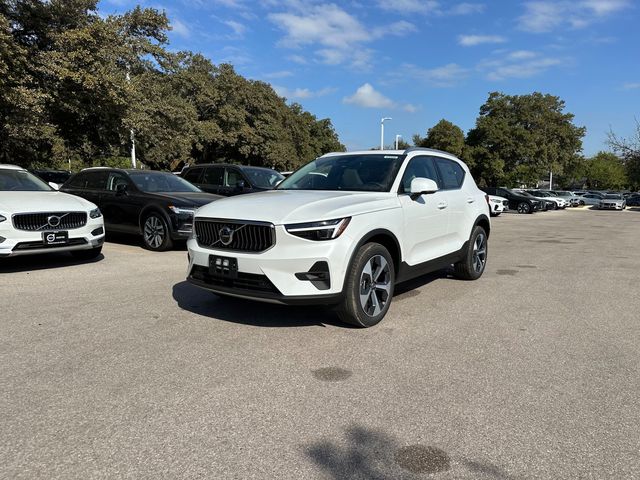 2025 Volvo XC40 Plus Bright Theme