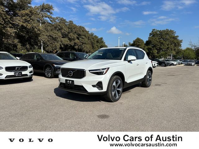 2025 Volvo XC40 Plus Bright Theme