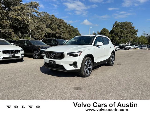 2025 Volvo XC40 Plus Bright Theme