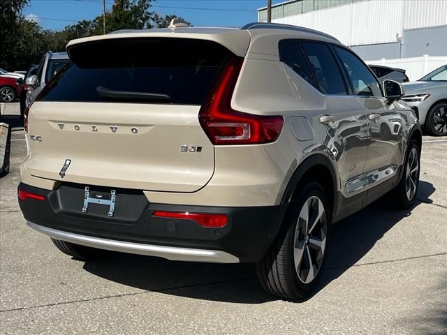 2025 Volvo XC40 Plus Bright Theme