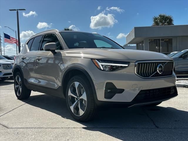 2025 Volvo XC40 Plus Bright Theme