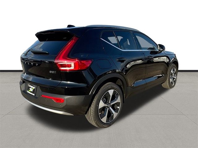 2025 Volvo XC40 Plus Bright Theme