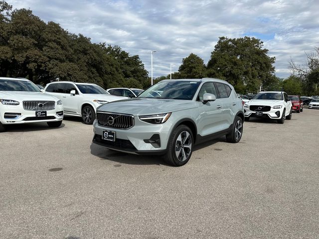 2025 Volvo XC40 Plus Bright Theme