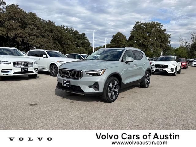 2025 Volvo XC40 Plus Bright Theme