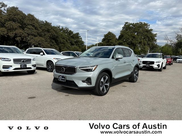 2025 Volvo XC40 Plus Bright Theme