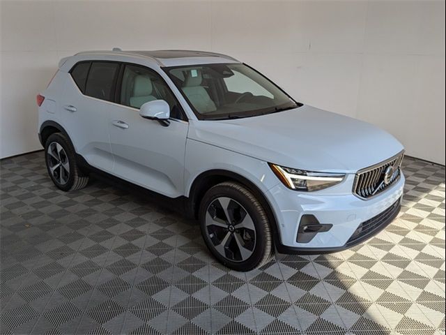 2025 Volvo XC40 Plus Bright Theme