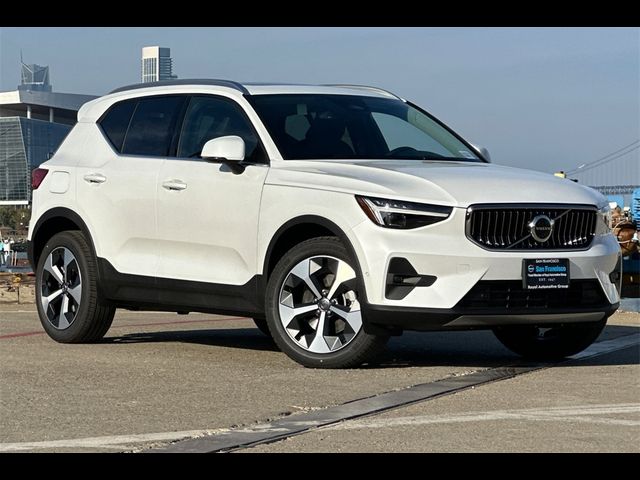 2025 Volvo XC40 Plus Bright Theme